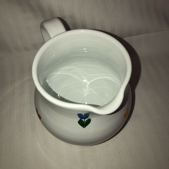 Small vintage Italian Pitcher white with hand painted tulips red/blue/yellow - Picture 5 of 12